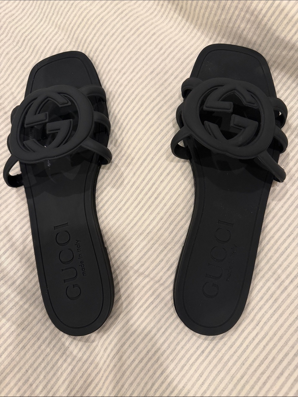Gucci Black Rubber Interlocking G Slide Sandals - Picture 7 of 16